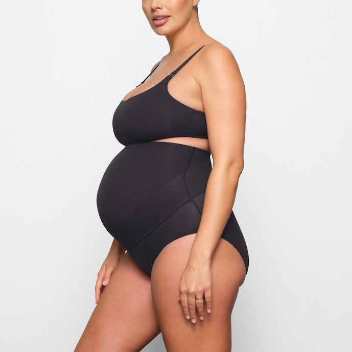 Buy Fits Everybody Maternity Pumping Scoop Bralette Onyx Online | Hands-Free Pumping & Nursing Bralette for Moms