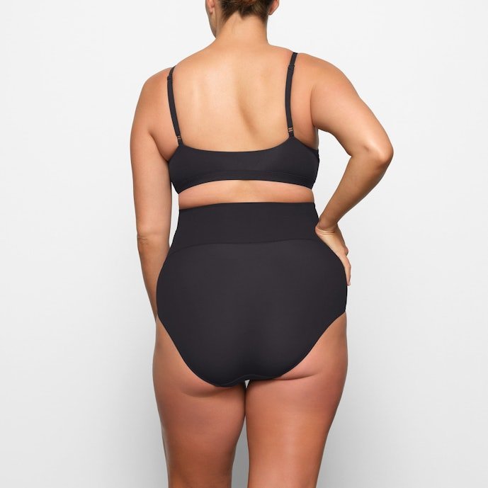 Buy Fits Everybody Maternity Pumping Scoop Bralette Onyx Online | Hands-Free Pumping & Nursing Bralette for Moms